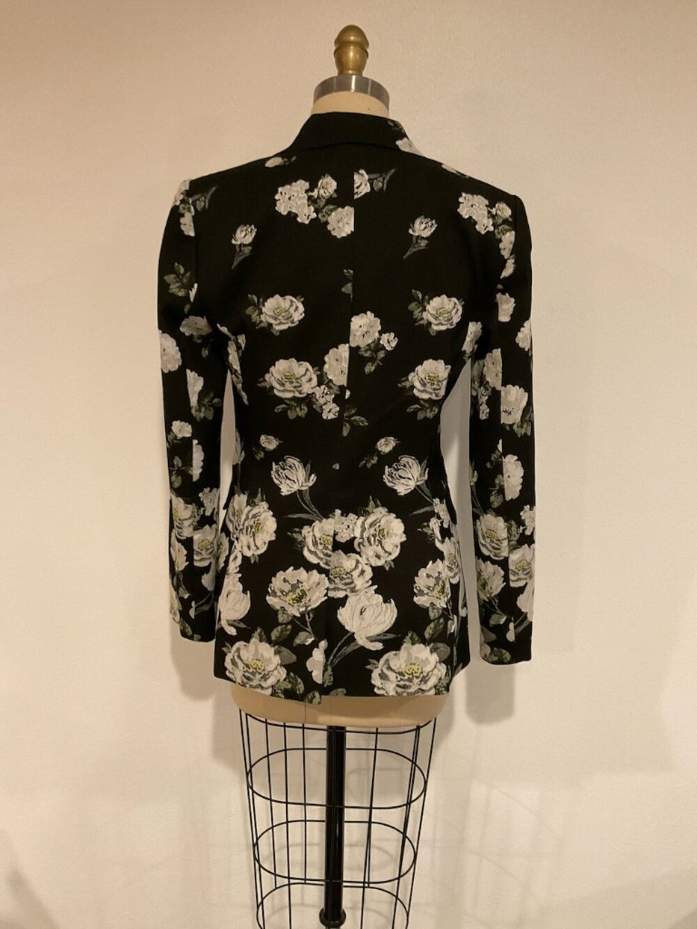 Alice + Olivia Black Floral Print Fitted Blazer Size 4 - Picture 3 of 7